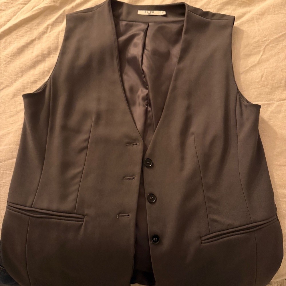 Nakd vest